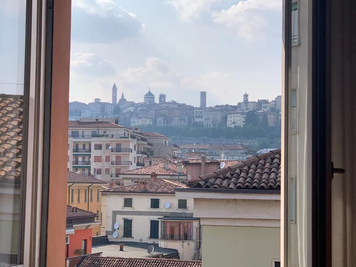 Camozzi Central Apartment Bergamo Italy