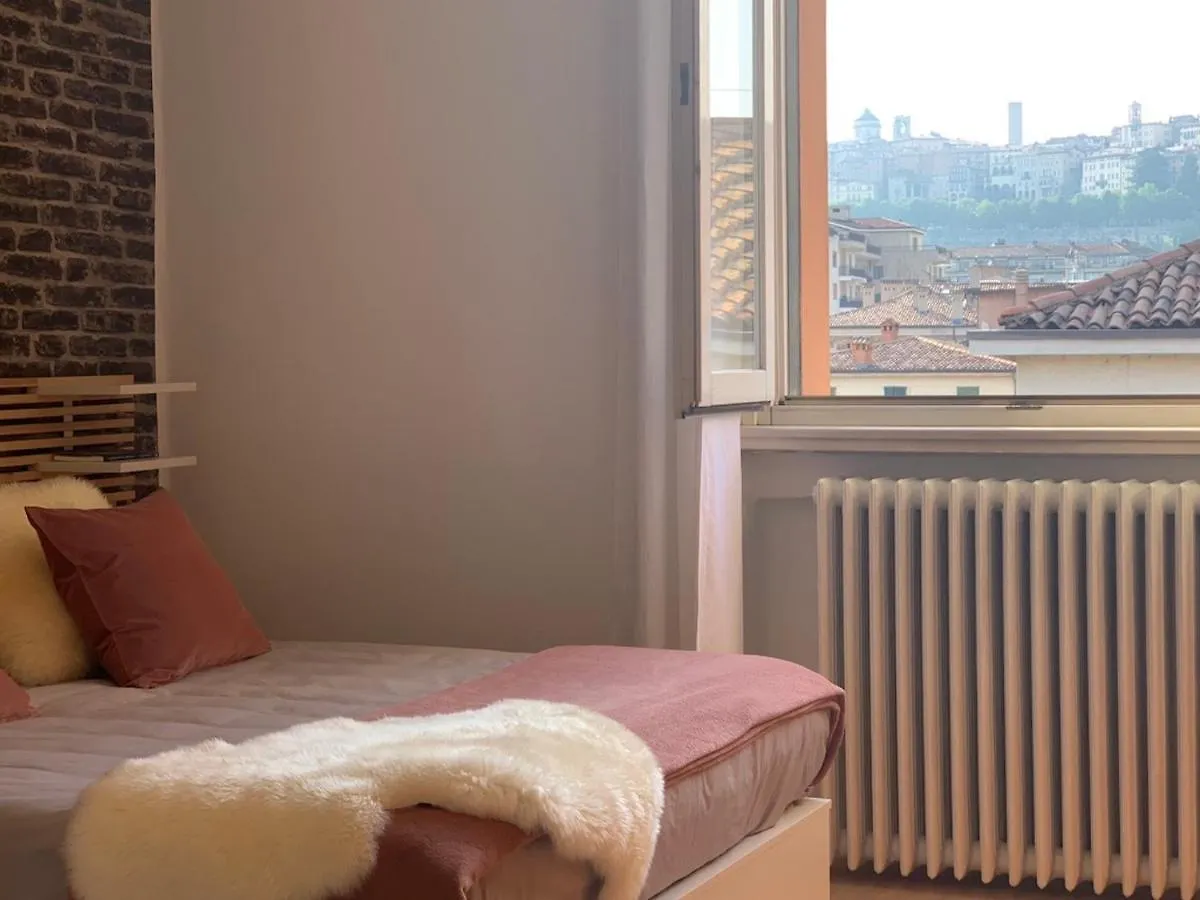Camozzi Central Apartment Bergamo Italy