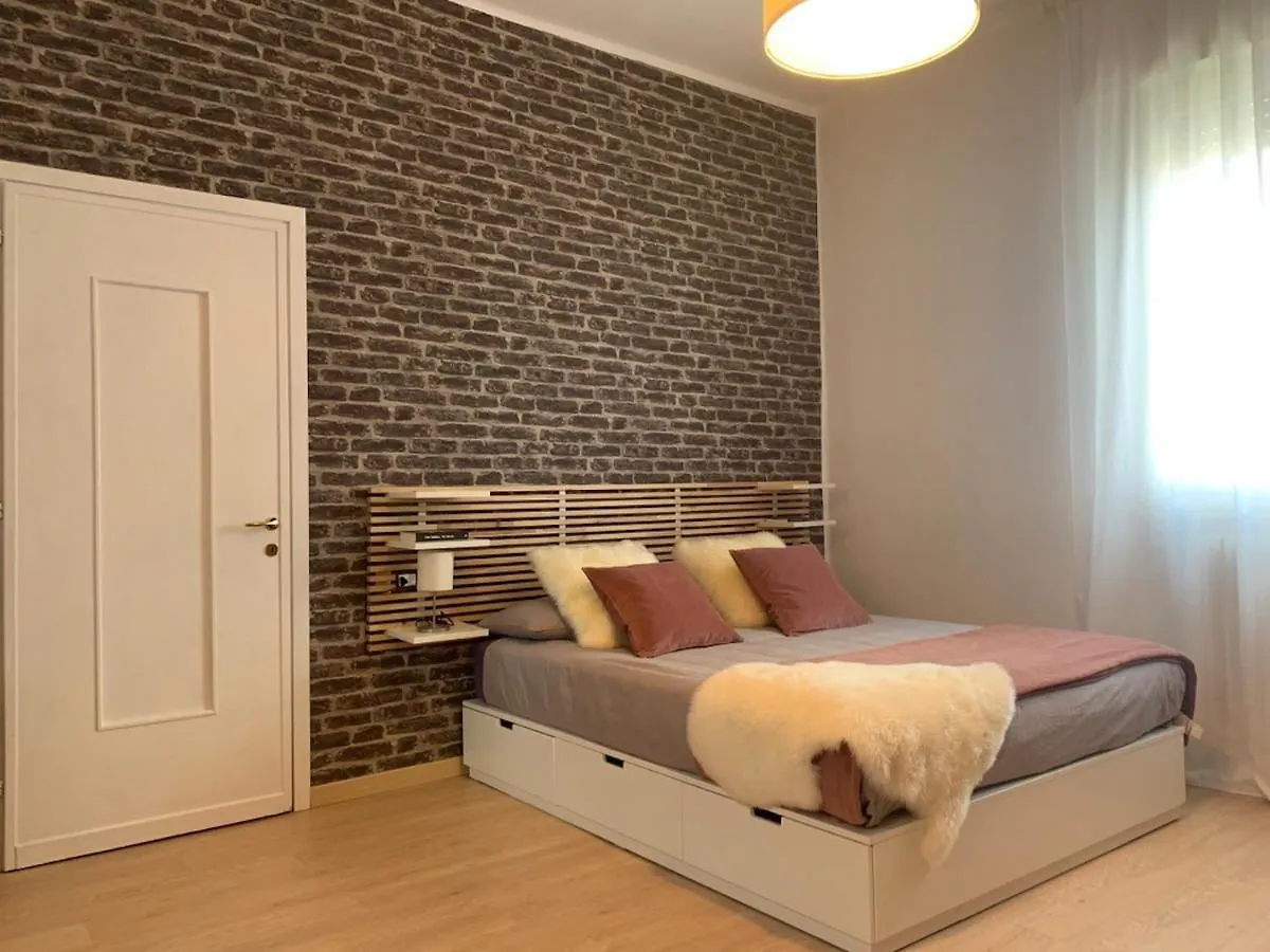 Camozzi Central Apartment Bergamo Italy
